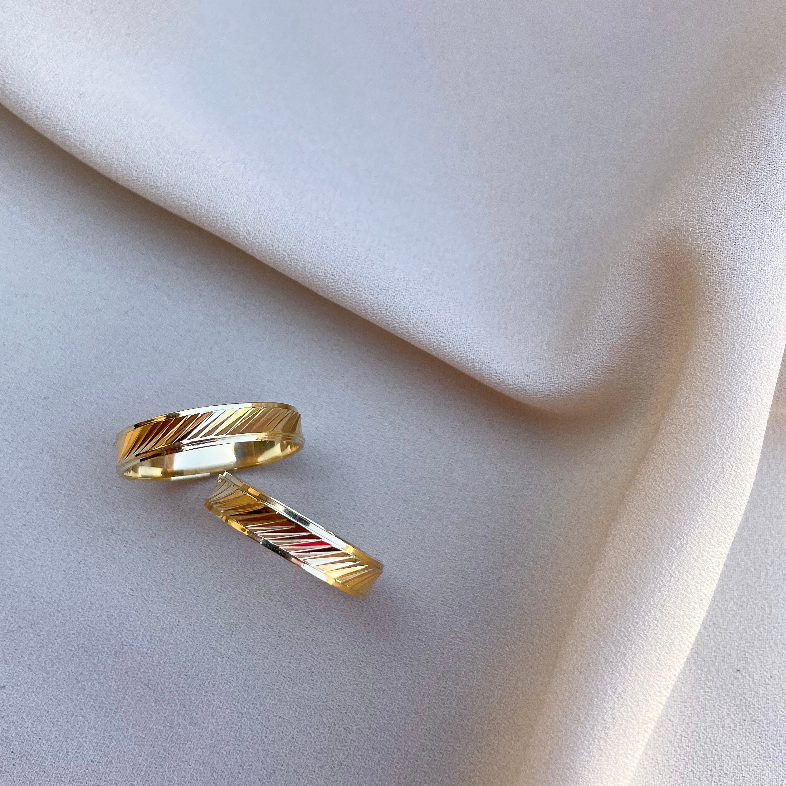 Par de Aliança Ouro 18K Diamantada - A000612 - Modelo Jóias