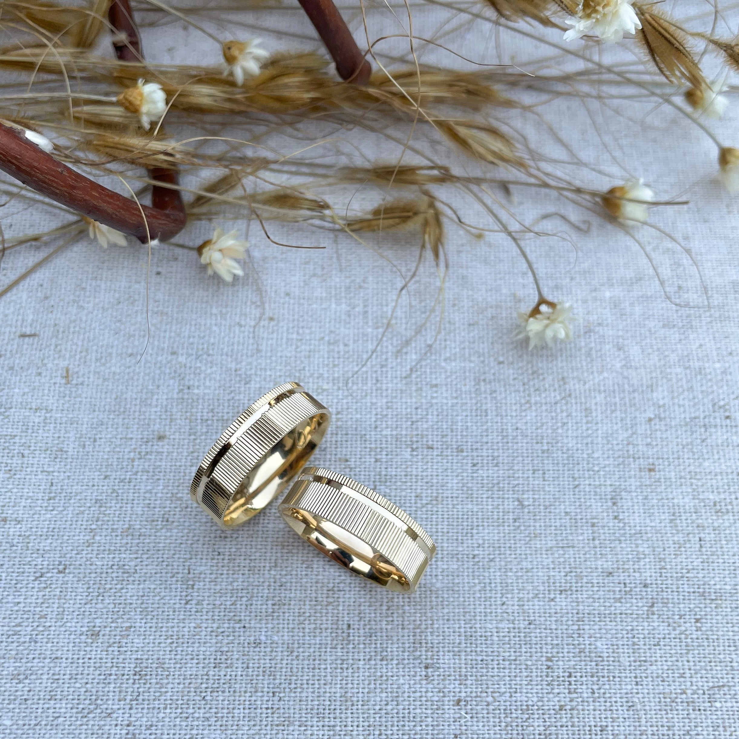 Par de Aliança Ouro 18K Diamantada - A000627 - Modelo Jóias