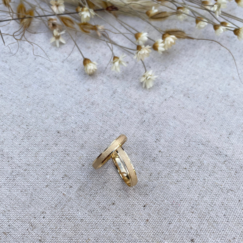 Par de Aliança Ouro 18K Trabalhada - A000200 - Modelo Jóias