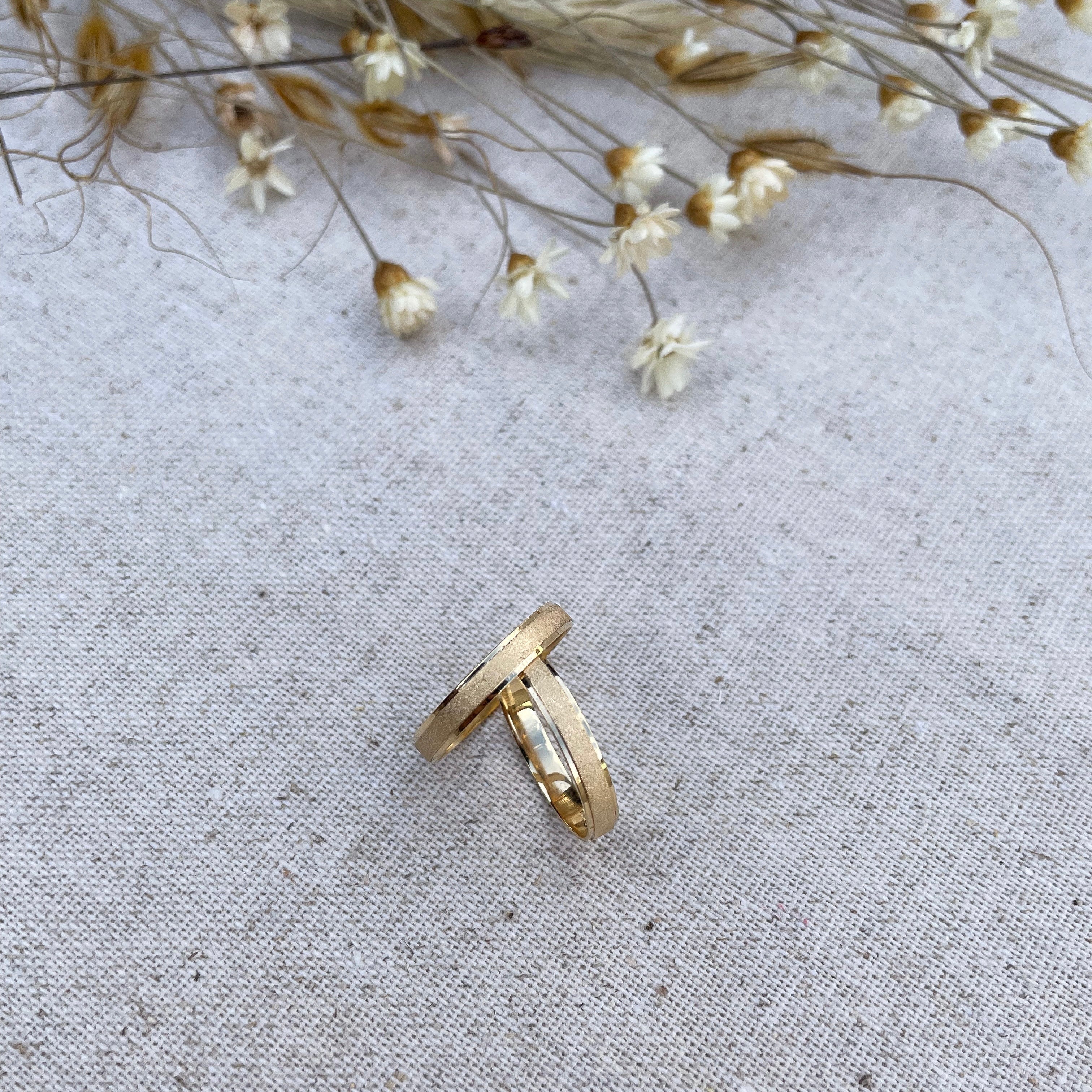 Par de Aliança Ouro 18K Trabalhada - A000200 - Modelo Jóias