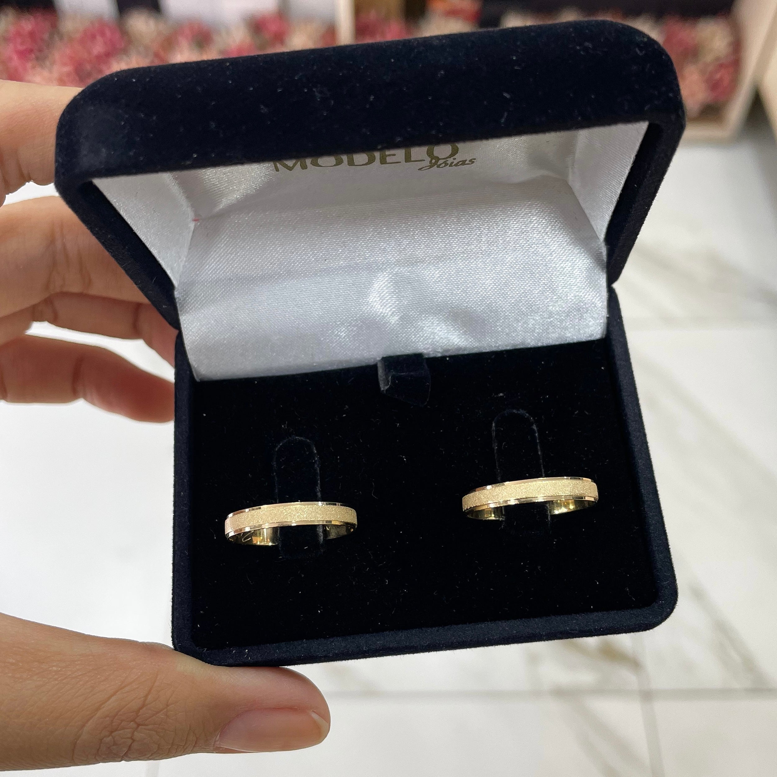 Par de Aliança Ouro 18K Trabalhada - A000200 - Modelo Jóias