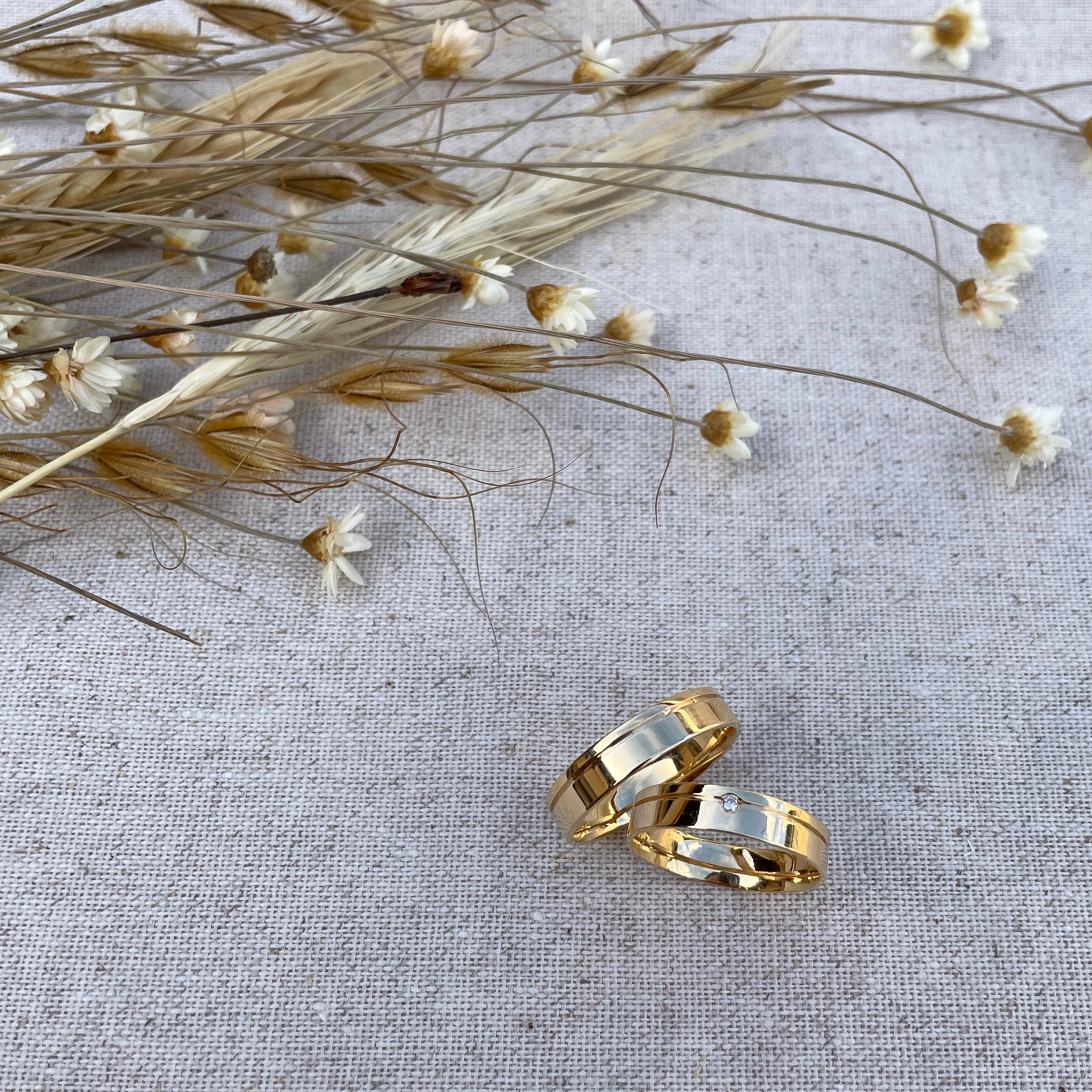 Par de Aliança Ouro 18K Trabalhada - A000224 - Modelo Jóias