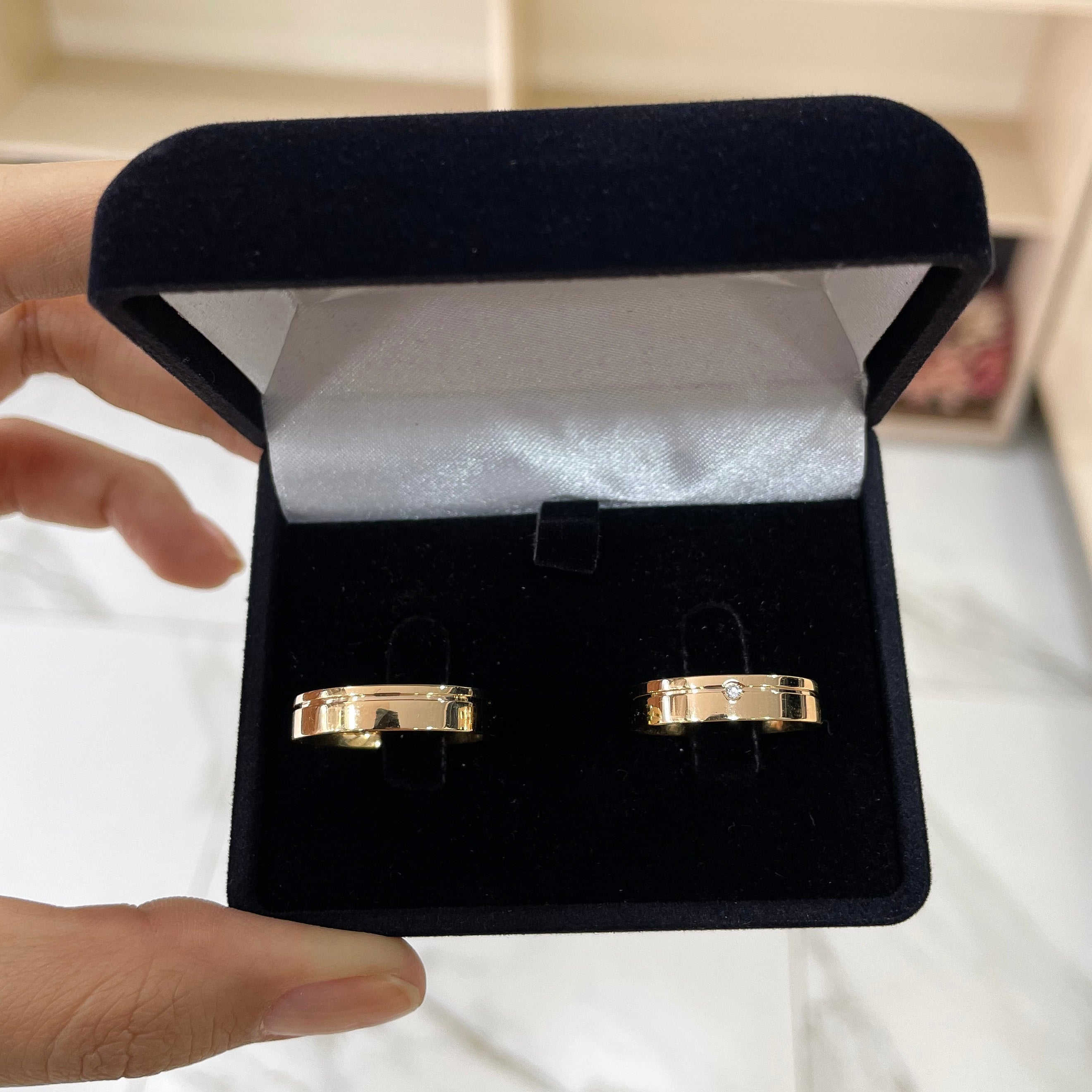 Par de Aliança Ouro 18K Trabalhada - A000224 - Modelo Jóias