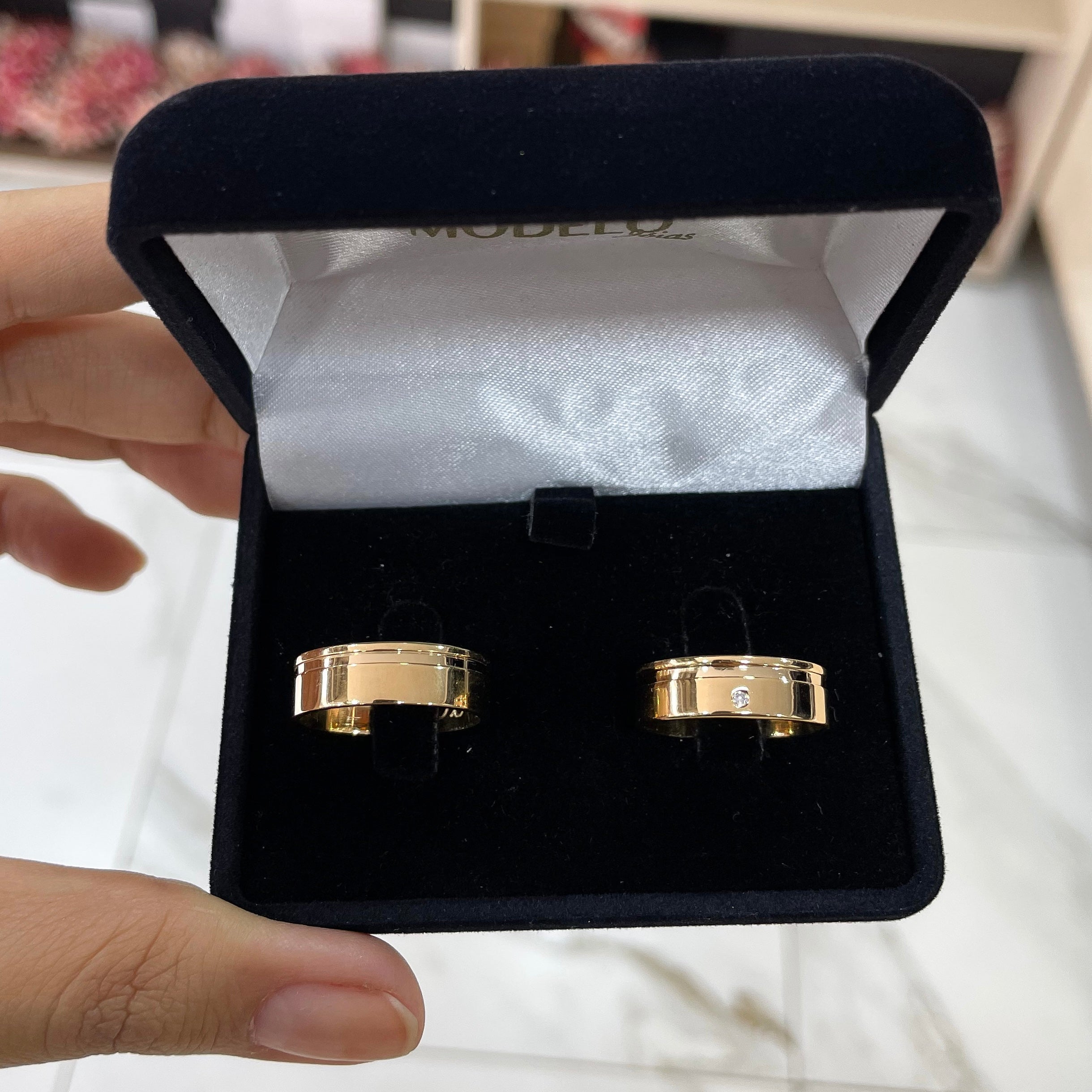 Par de Aliança Ouro 18K Trabalhada - A000232 - Modelo Jóias