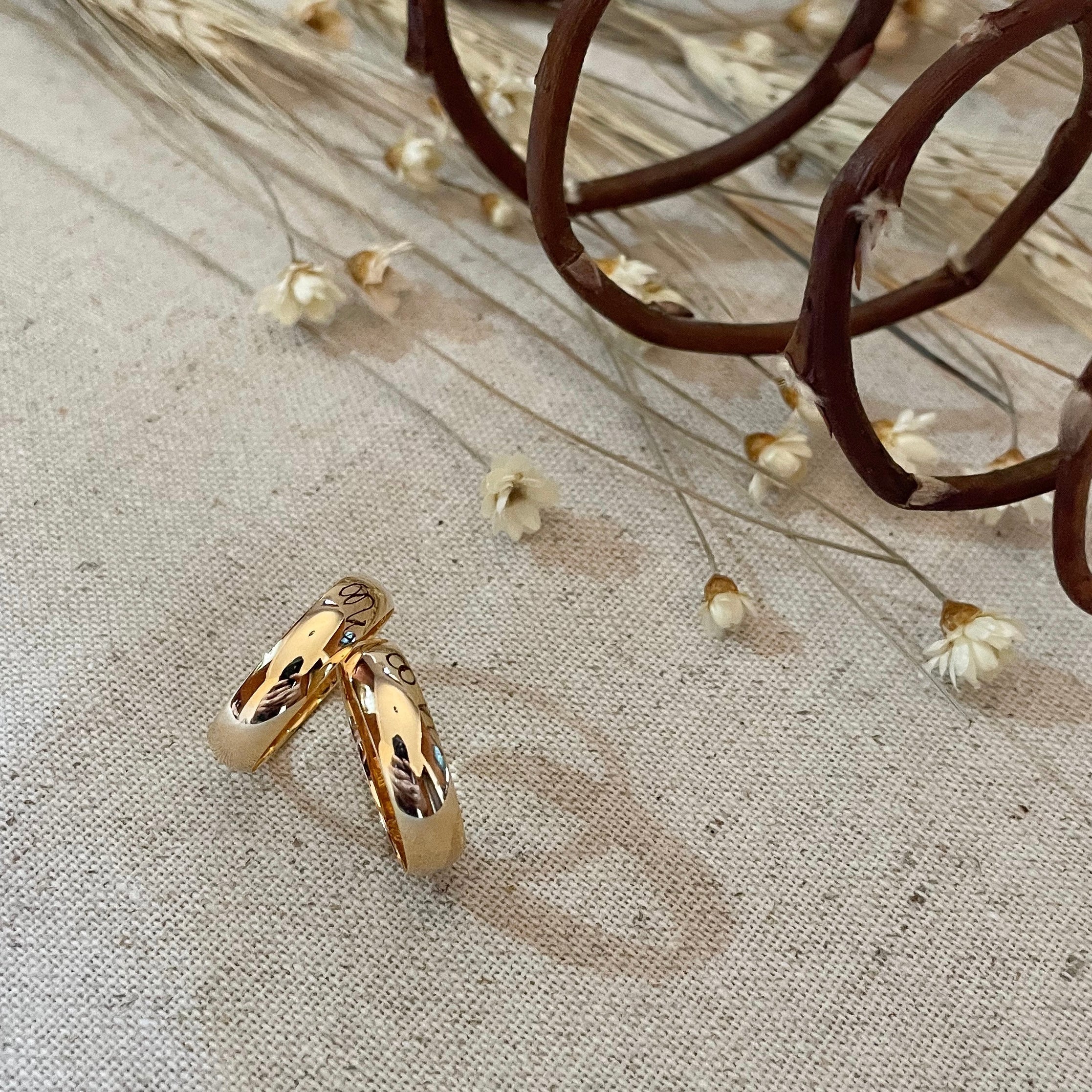 Par de Aliança Ouro 18K Tradicional - A000028 - Modelo Jóias