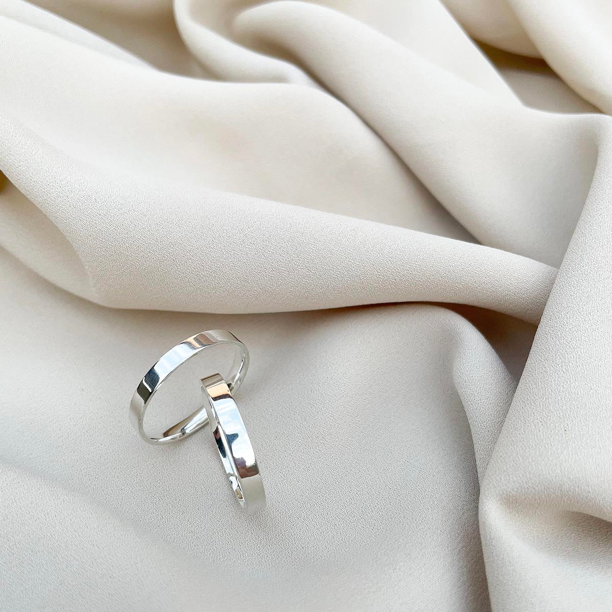 Par de Aliança Prata - A000399 - Modelo Jóias