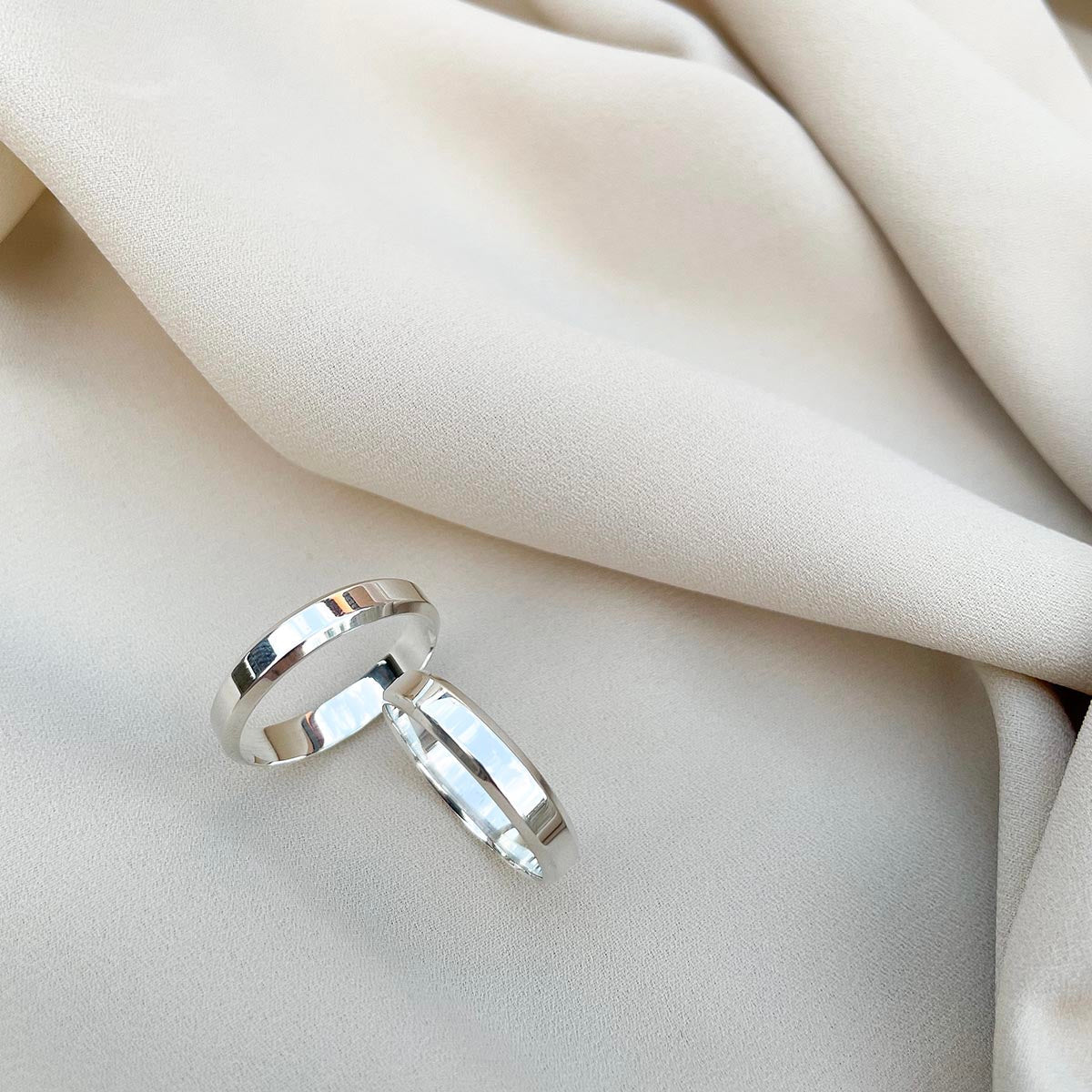 Par de Aliança Prata - A000403 - Modelo Jóias